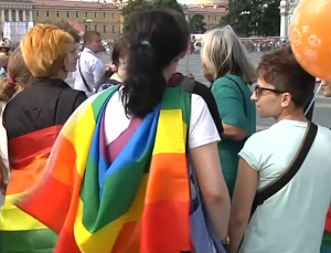 Ruslar eş cinselliğe karşı çıkıyor