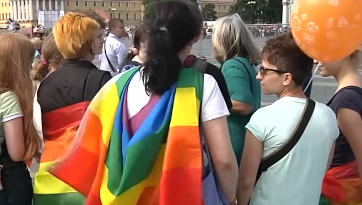 Ruslar eş cinselliğe karşı çıkıyor