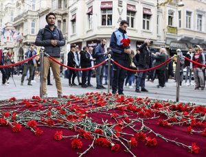 Terör saldırısında hayatını kaybedenler İstiklal Caddesi’nde anılıyor