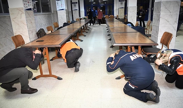 Tüm Türkiye deprem tatbikatı için tetikte! Gözler saat 18:57’ye çevrildi