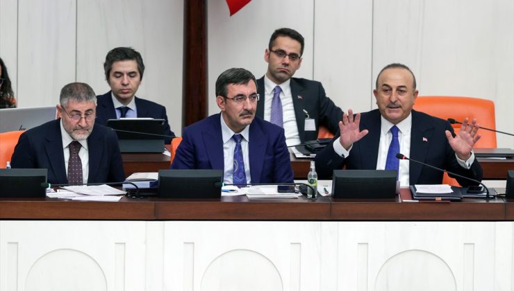 Bakan Çavuşoğlu’nun sözleri Meclis’i güldürdü