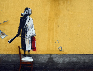 Banksy duvar resmini Kiev duvarından çalmaya girişimi