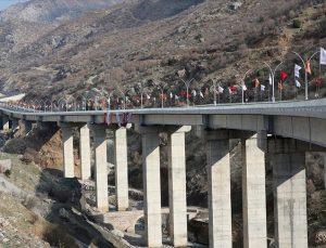 Bitlis Çayı Viyadüğü törenle ulaşıma açıldı