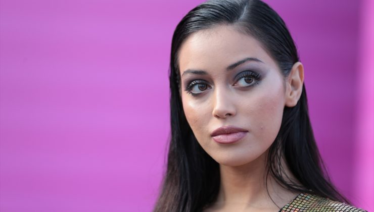İspanyol model Kimberly, Antalya’da podyuma çıktı