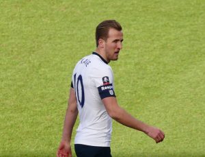 Harry Kane tarihe geçti: Tottenham 1 puanı kurtardı