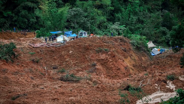 Malezya’da toprak kayması; 16 kişi öldü