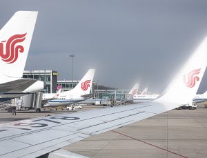 KOVİD-19 önlemleri gevşeyen Beijing’de uçuşlar ikiye katlandı