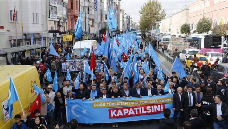 Çin’in bakıcı politikaları protesto edildi