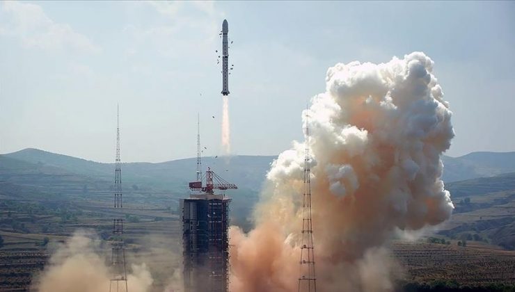 Çin, dünyanın ilk metanla çalışan roketini başarıyla uzaya fırlattı