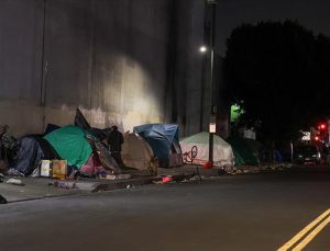 ABD’nin Los Angeles kentinde yaklaşık 40 bin evsiz otellere yerleştirilecek