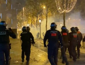 Fas taraftarlarına Fransız polisinden müdahale