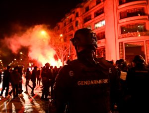 Fransa’da aşırı sağcı gruplar Faslı taraftarlara saldırdı