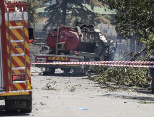Güney Afrika’da yakıt tankeri patladı, 10 kişi öldü