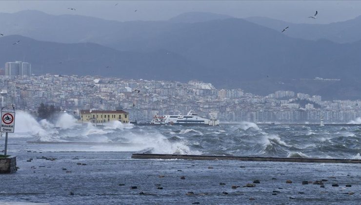 İzmir’de vapur seferleri iptal edildi