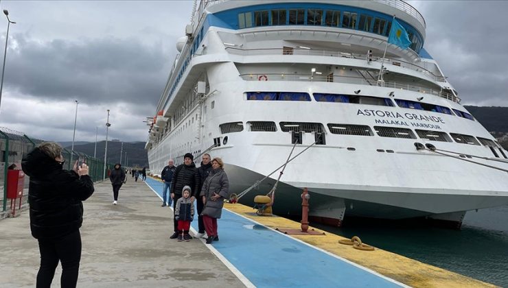 Amasra, 5 ayda kruvaziyerle 5 bin 183 Rus turist ağırladı