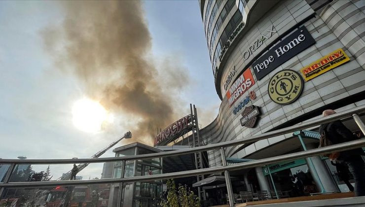 İstanbul’da bir AVM’de yangın çıktı! Çalışanlar ve vatandaşlar tahliye ediliyor