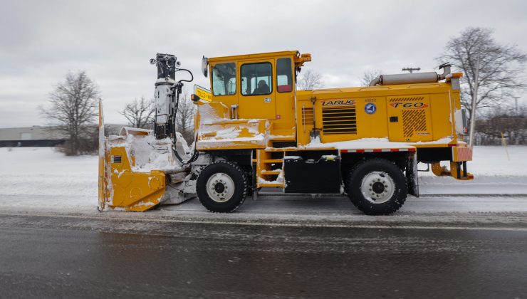 New York’ta kar fırtınasında kapanan bazı yollar açıldı