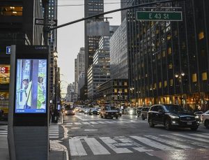 New York’ta reklam panolarında ilk kez bir Türk sanatçının eserleri sergileniyor