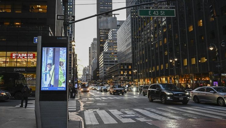 New York’ta reklam panolarında ilk kez bir Türk sanatçının eserleri sergileniyor