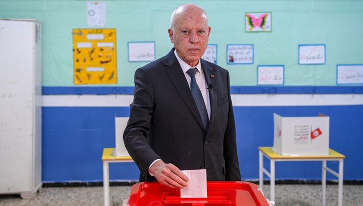 Tunus’ta genel seçim sonrası Cumhurbaşkanı Said’in meşruiyeti tartışılıyor
