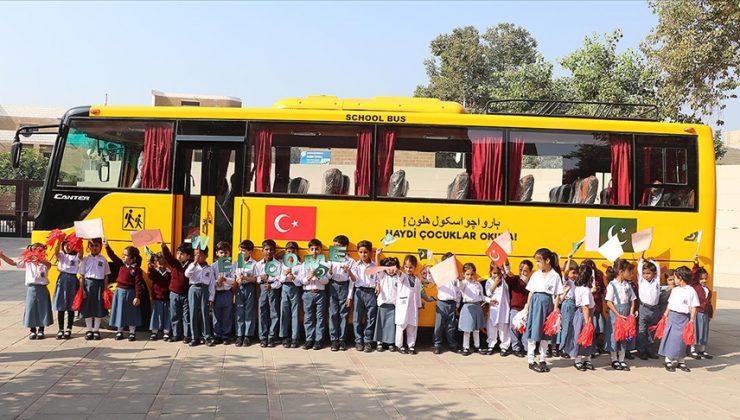 TİKA’dan Pakistanlı öğrencilere okul servisi desteği