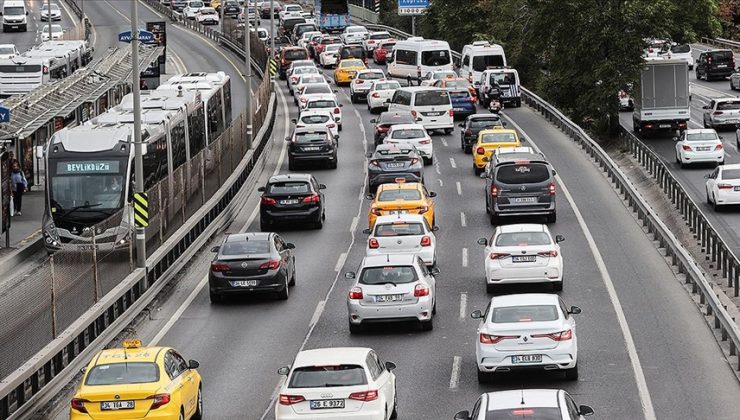 İstanbul’da toplu ulaşım, servis ve taksilere zam yapıldı