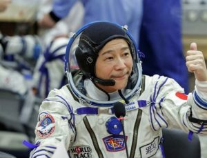 Japon milyarder Maezawa, Ay yolcularını duyurdu