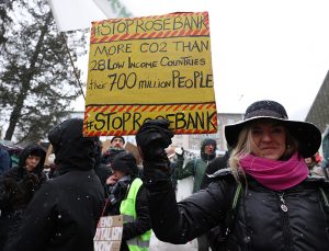 Davos, WEF’in açılışından önce iklim krizi protestosu