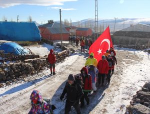 Sarıkamış Şehitleri anısına Allahuekber Dağı’na tırmanıyorlar