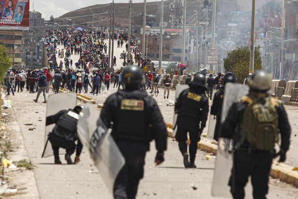 Protestocular Bolivya-Peru sınır geçişini kapattı