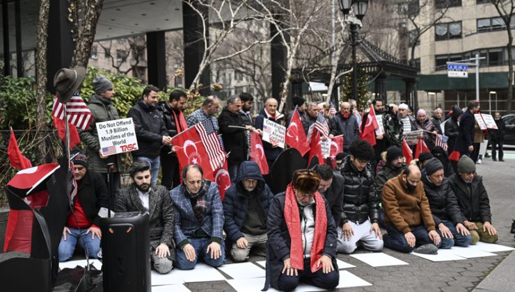 İsveç’te Kur’an-ı Kerim’in yakılması New York’ta protesto edildi