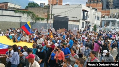 Venezuela’da kamu çalışanlarından protesto yürüyüşü