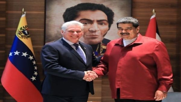 Venezuela ve Küba ilişkilerini güçlendirecekler