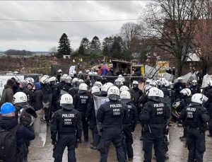 Almanya’da gerilim tırmanıyor: Polis köye girmek üzere!