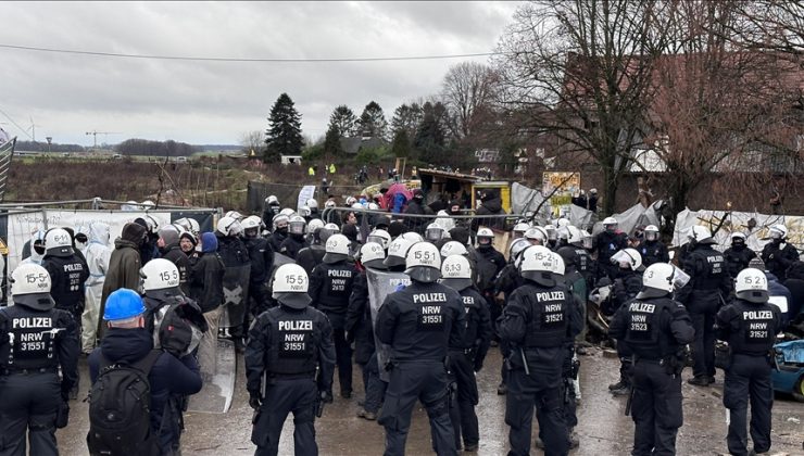 Almanya’da gerilim tırmanıyor: Polis köye girmek üzere!