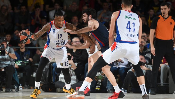 Anadolu Efes Barcelona’yı deplasmanda yıktı