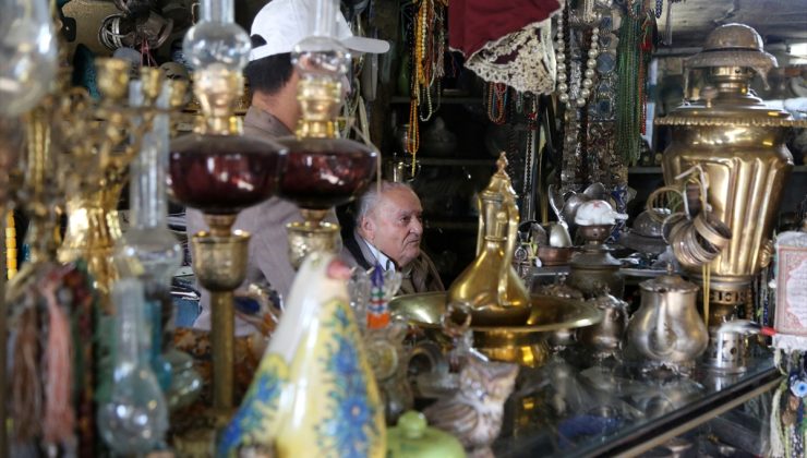 Yahudi aile, Tahran’da 76 yıldır aynı dükkanda hizmet veriyor