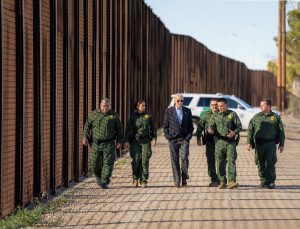 Biden, başkan olarak ilk sınır ziyaretinde El Paso’da sadece üç saat geçirdi