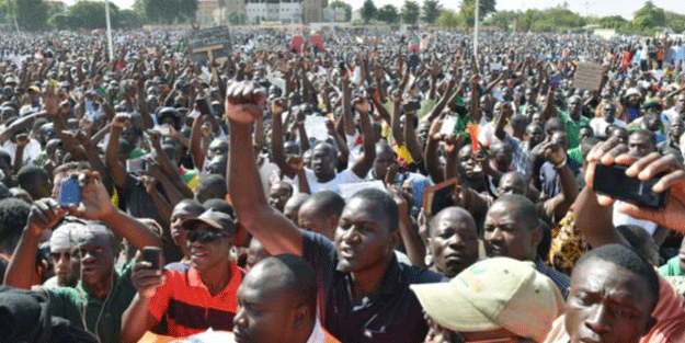 Burkina Faso, Fransız askerlerinin ülkeden ayrılmasını istedi