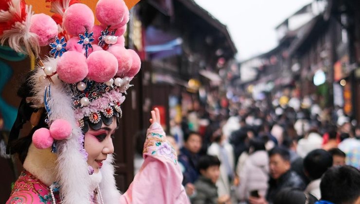 Çinliler Tavşan Yılı’na alışveriş ve eğlence rekoru kırarak girdi