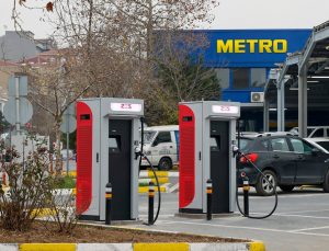 Metro Türkiye, İstanbul’daki mağazalarında elektrikli araç sahipleri için şarj imkânı sunuyor