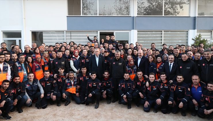 Erdoğan, Antalya’da AFAD personeliyle bir araya geldi