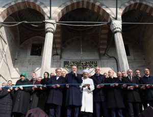 Restorasyonu tamamlanan Yeni Camii ibadete açıldı