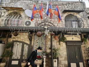 Fanatik Yahudi yerleşimciler, Doğu Kudüs’teki Ermeni Patrikhanesine saldırdı