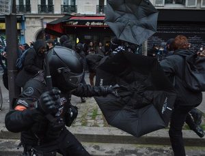 Fransa’da göstericinin polisin cop darbesiyle sakatlandığı olaya ilişkin soruşturma