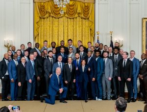 Biden, NBA şampiyonu Golden State Warriors takımını Beyaz Saray’da ağırladı