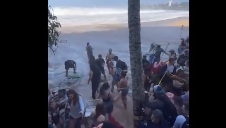 Hawaii’de tsunami dehşeti: Bir bebek dalgalara kapıldı!