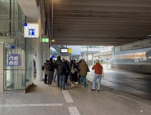 Hollanda’da toplu taşıma çalışanları greve gitti