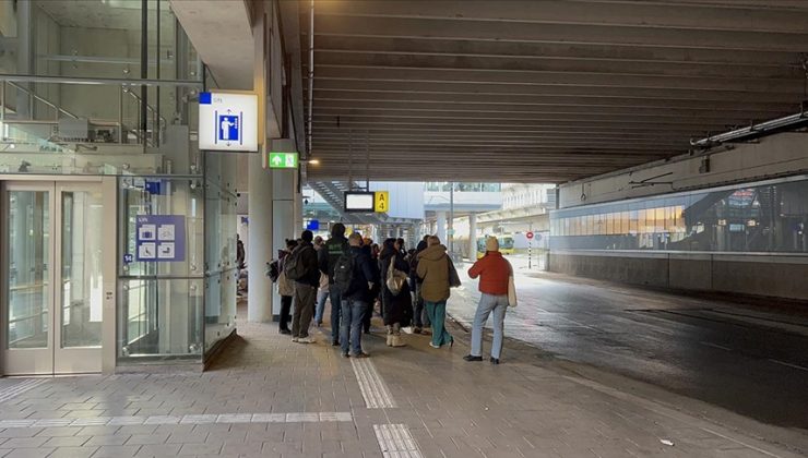Hollanda’da toplu taşıma çalışanları greve gitti