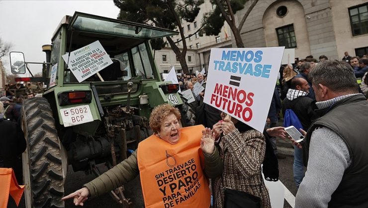İspanya’da çiftçiler ile hükümet karşı karşıya